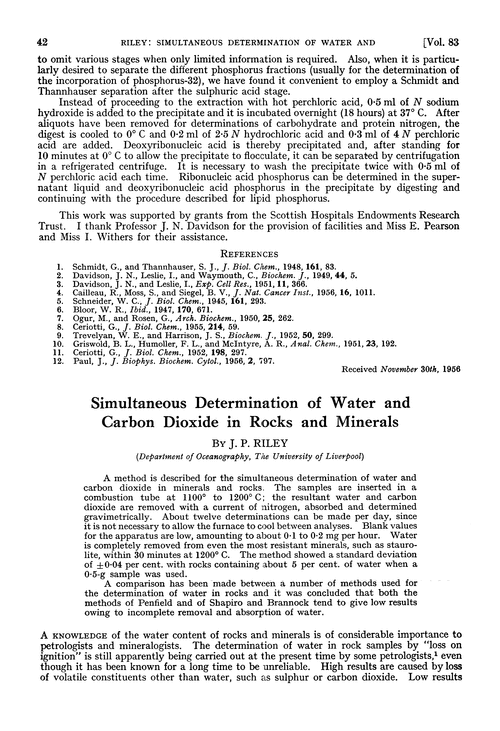 Simultaneous determination of water and carbon dioxide in rocks and minerals