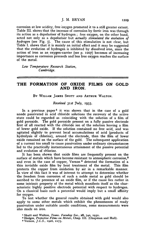The formation of oxide films on gold and iron