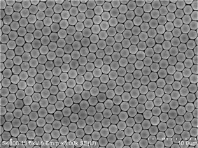 
          SEM image of a PS sphere monolayer on a Si substrate.