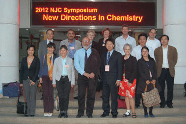 ECUST President Xuhong Qian (in the middle of the front row) and his colleagues, Bozhong Mu (at the left in the back row) and Chunyan Bao (at the right end of the front row), welcome members of the NJC Editorial Board to Shanghai during the NJC China Symposia. (Back row, starting 2nd from the left: Board members J. N. Moorthy, Debbie Crans, Helen Hailes, Peter Junk, Len Barbour. Front row, starting 3rd from the left: Board members Odile Eisenstein and Mir Wais Hosseini, Managing Editor Denise Parent.)
